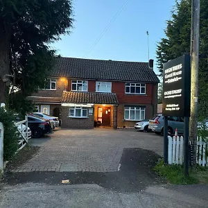 High Trees Gatwick Affittacamere